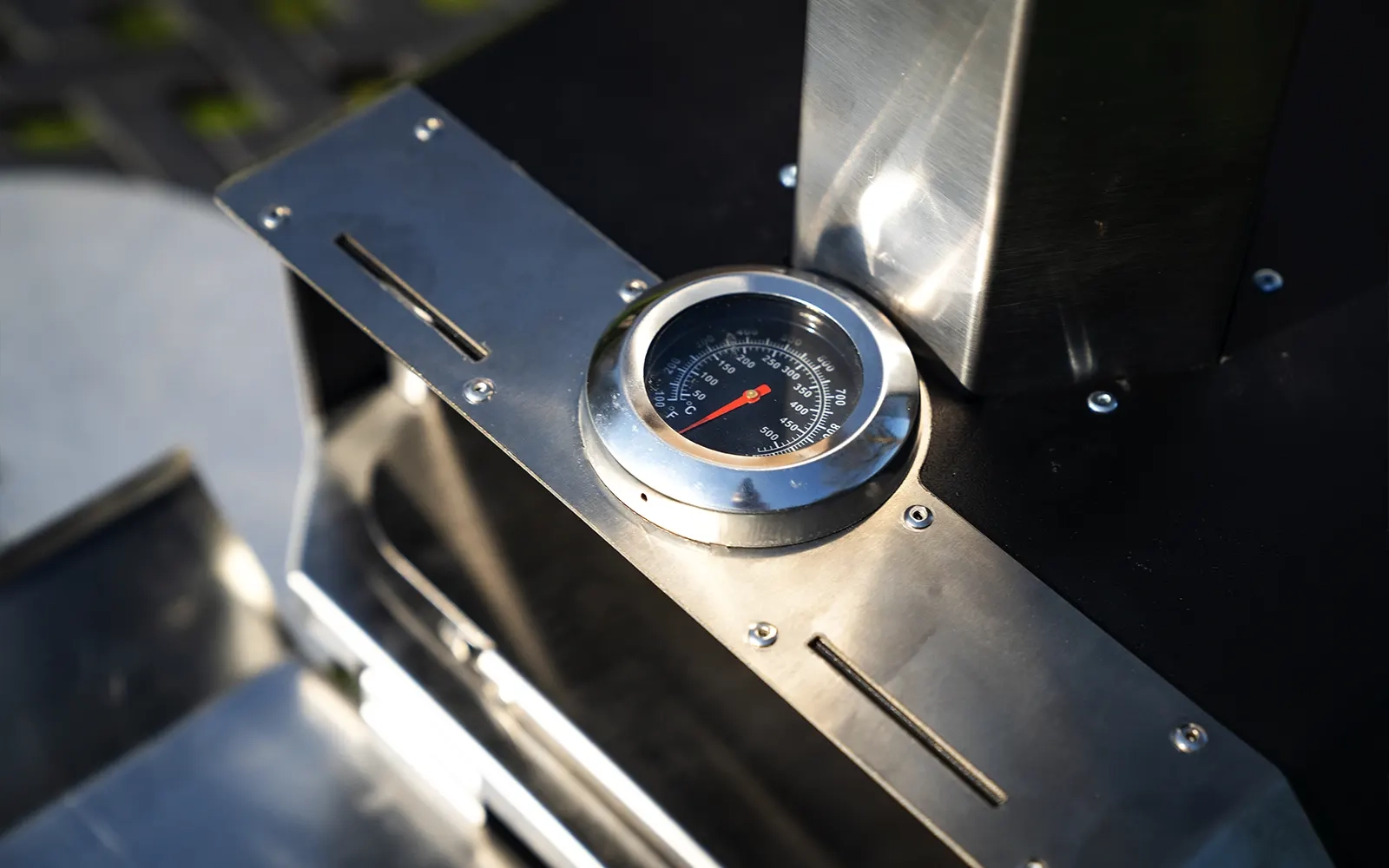 Close-up of the temperature guage on a pizza oven